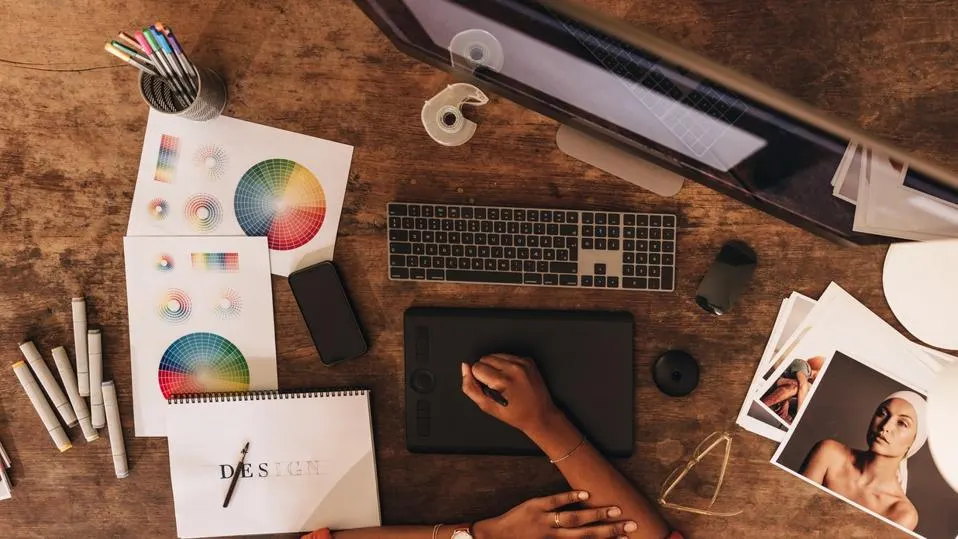 graphic-designer-desk